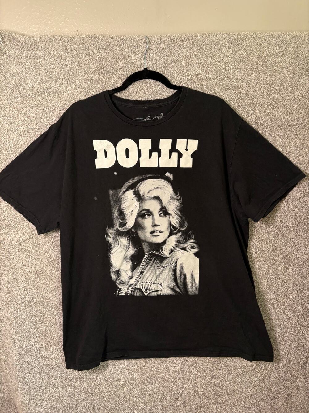 Dolly Parton 2X black graphic tee large portrait print naturally worn-in look.